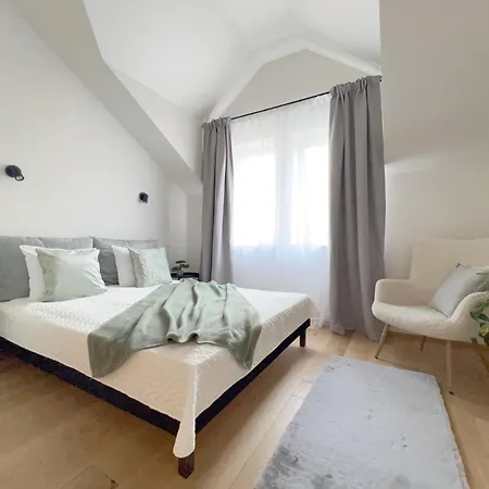 Cozy Apple Garden Deluxe Apartment