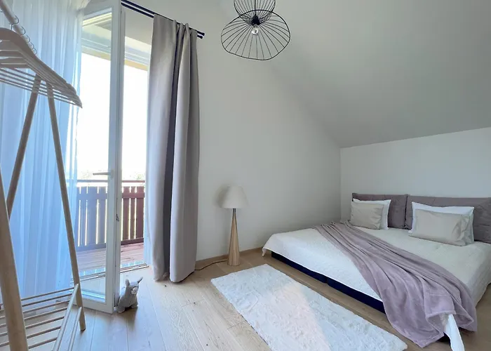 Cozy Apple Garden Deluxe